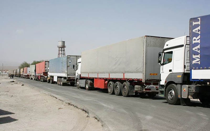 توقف ١٢٠٠ دستگاه کامیون در مرز بازرگان در تعدد دستگاه‌های تصمیم گیر!
