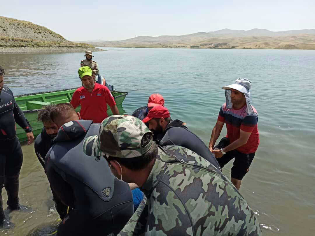 غواصان مریوانی جسد جوان 35 ساله مملایری از آب بیرون آوردند