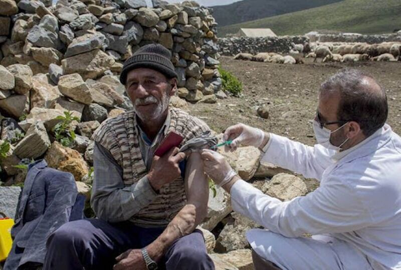 تزریق واکسن کرونا به ٥ هزار نفر از عشایر آذربایجان غربی