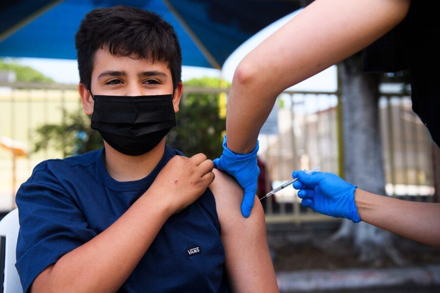 واکسیناسیون دانش آموزان مهابادی در ٨ پایگاه آغاز شد