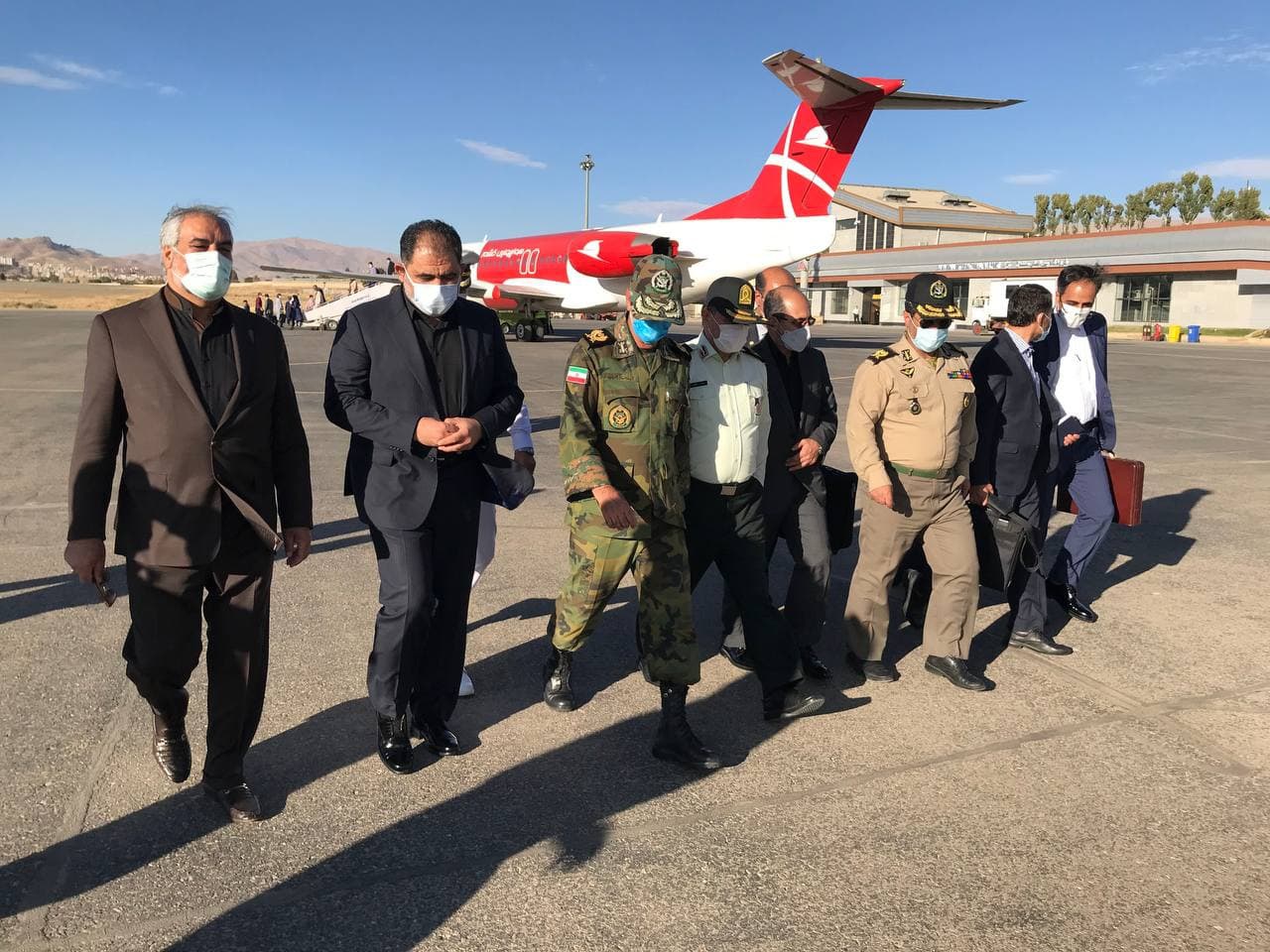 فرمانده نیروی دریایی ارتش وارد سنندج شد/سفر ۲ روزه دریادار «ایرانی» به کردستان