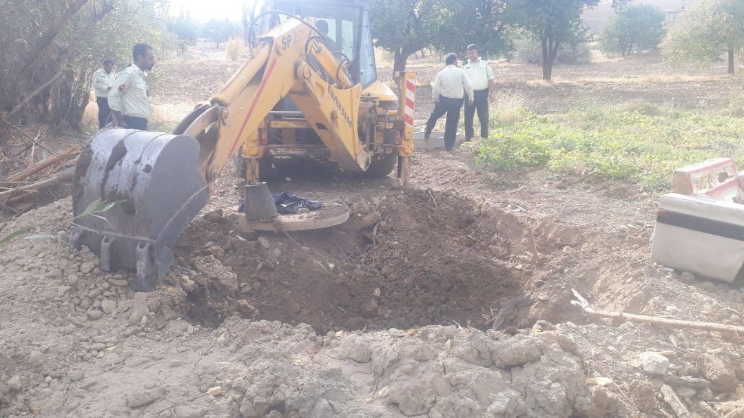 برخورد با متخلفان بخش آب جدی است/انسداد 13 حلقه چاه غیرمجاز در شهر حسین‌آباد