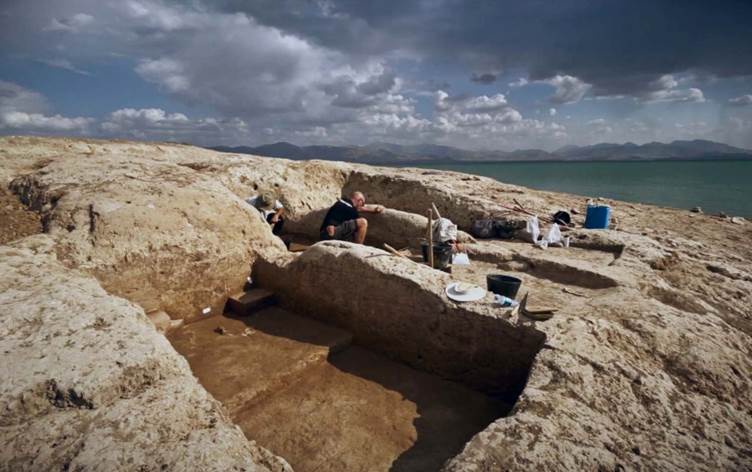 پدیدار شدن  آثار باستانی شش هزار سالە پس از کاهش آب سد دوکان در سلیمانیه