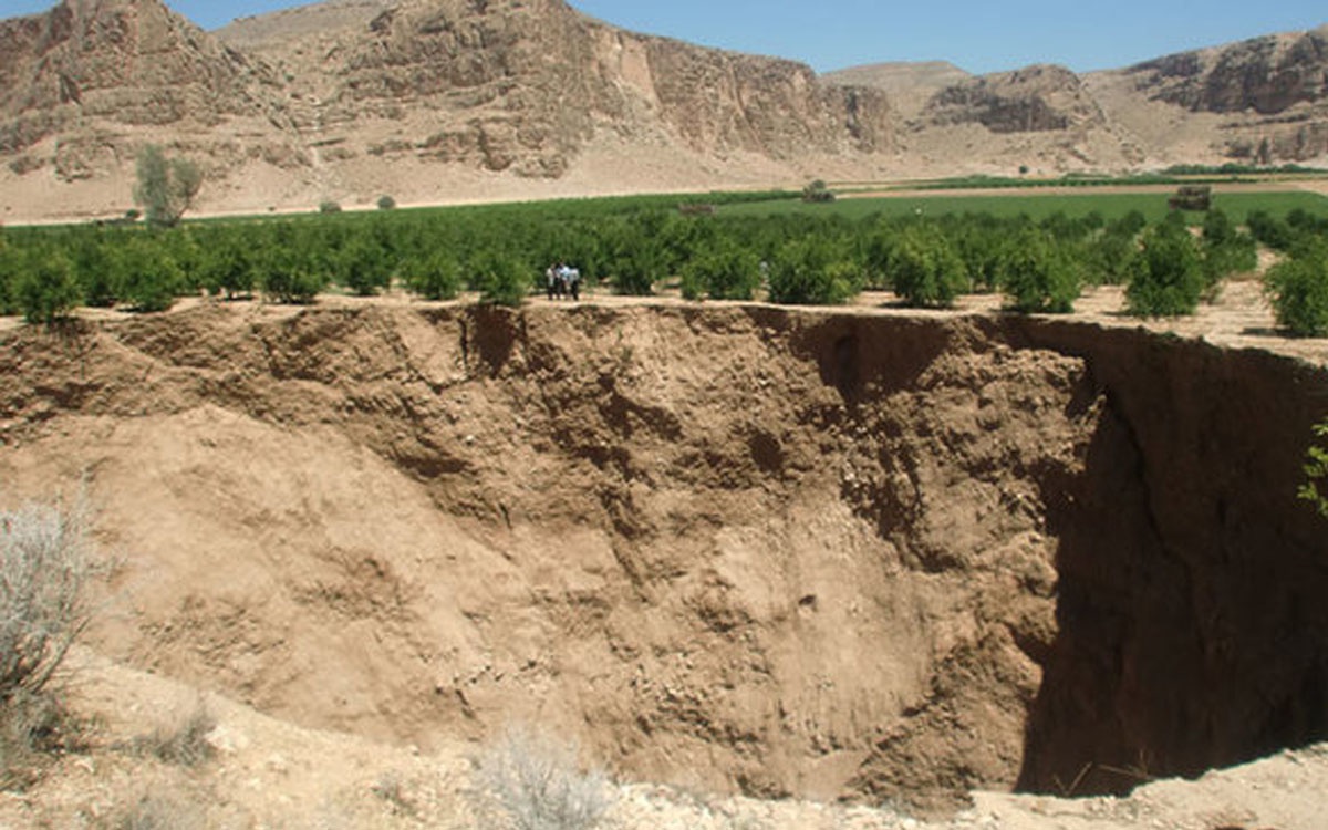 کسری753 میلیون مترمکعبی آبخوان‌های کردستان/وجود فروچاله هایی با عمق 4 متر در دشت های ممنوعه