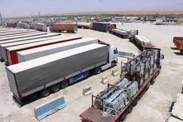 صادرات روزانه ۴۰۰ کامیون کالا از مرز مهران به عراق