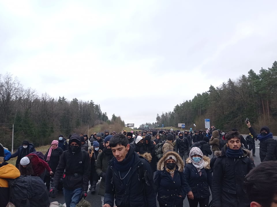 بۆ رێگرى کردن لە لێشاوى کۆچبەران پۆڵەندا بارى لەناکاوى راگەیاند