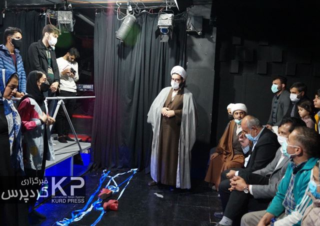 نگاه مسئولان قروه به روی تئاتر نشست/تأکید امام جمعه بر ساخت پلاتو