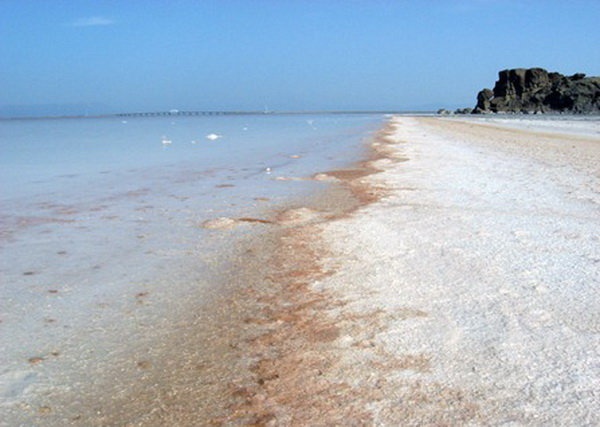 تراز دریاچه ارومیه ۶۳ سانتی متر دیگر کاهش یافت