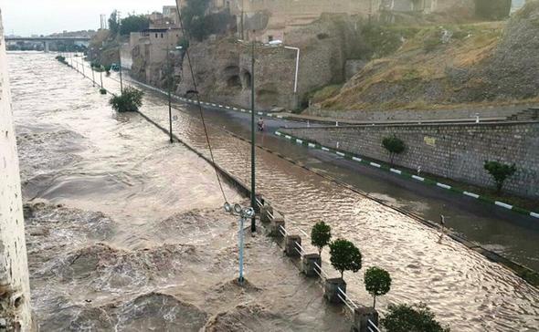 احتمال سیلابی شدن مسیل ها و طغیان رودخانه ها در آذربایجان غربی