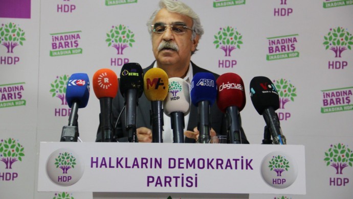 حکومت باید هر چه زودتر کنار برود/HDP برای سازماندهی  مبارزات مردمی آماده است