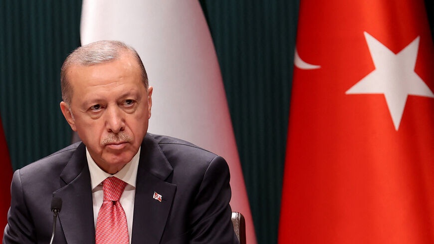 Erdogan’s credibility plunges along with lira / Mustafa Sonmez