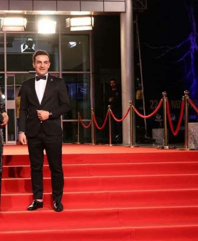 کارگردان اهل ارومیه روی فرش قرمز جشنواره فیلم «دهوک»