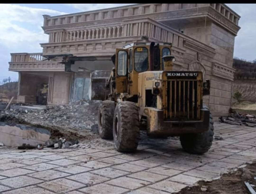 5 بنای غیرمجاز در اراضی‌کشاورزی سقز تخریب شد