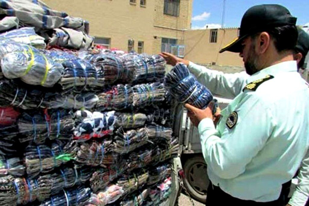 کشف لباس های قاچاق میلیاردی در مهاباد