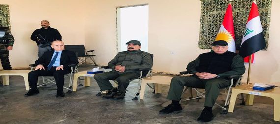 نشست کاظمی با وزیر و فرماندهان نیروهای پیشمرگ در مخمور