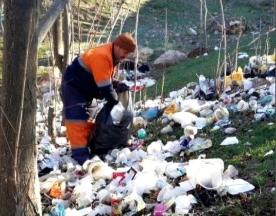 انبوه زباله های دریاچه سد مهاباد تصفیه خانه جدید را از کار انداخت