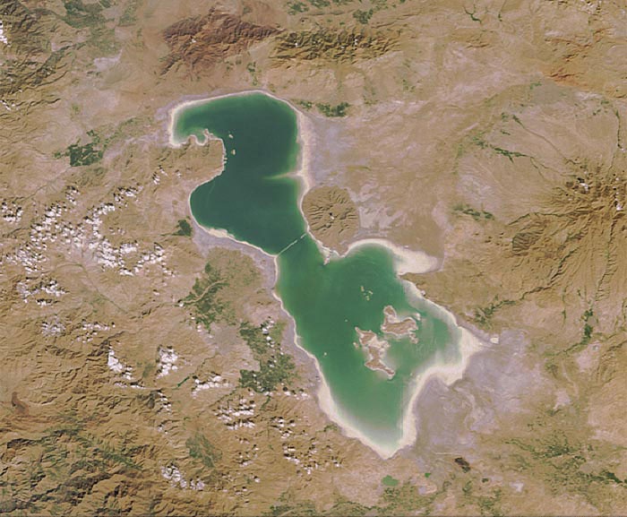 قرارگیری ٨٠ درصد باغات آذربایجان ‌غربی در حوضه آبریز دریاچه ارومیه