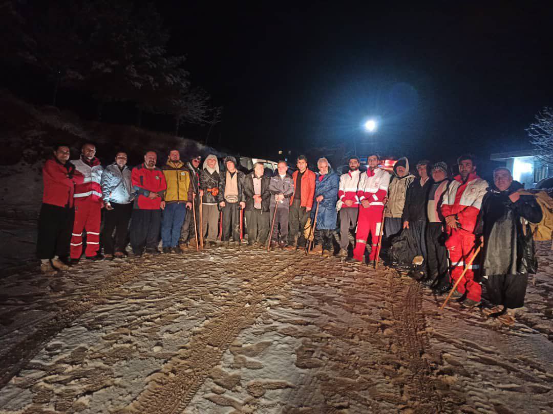 تلاش 4 ساعته برای نجات ۲۲ کوهنورد مفقود شده در کوه شاهو