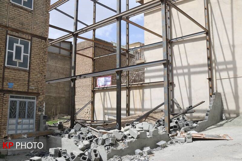 افزایش ساخت و سازهای غیرمجاز در حاشیه شهر سنندج/شهردار در لبه تیغ