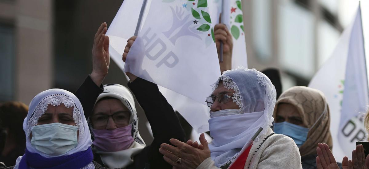 Police intervenes in HDP protest in Istanbul, detains people