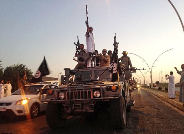 پخش اعلامیه‌های داعش در حومه شرقی دیرالزور