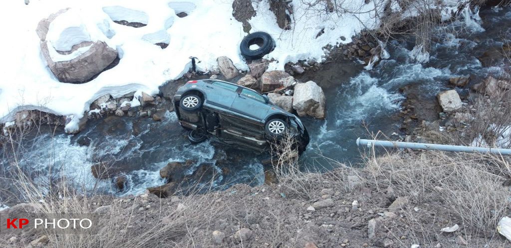 سقوط خودرو به دره در یخ زدگی شدید محور مهاباد به سردشت
