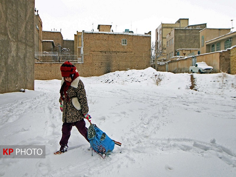 برف و یخبندان مدارس روستایی بیجار را تعطیل کرد