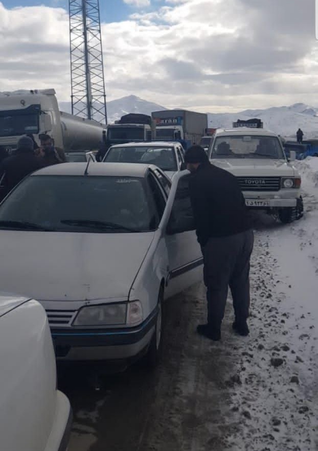 سقوط بهمن و ناکارآمدی فرمانداران سقز و بانه / گرفتاری صدها خودرو در مسیر سقز_ بانه