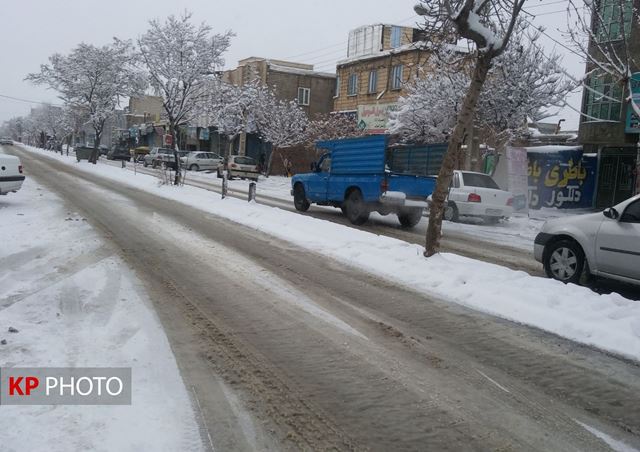 رونمایی برف از ضعف شهرداری قروه/ شهردار: بزرگی ماشین آلات مانع است!
