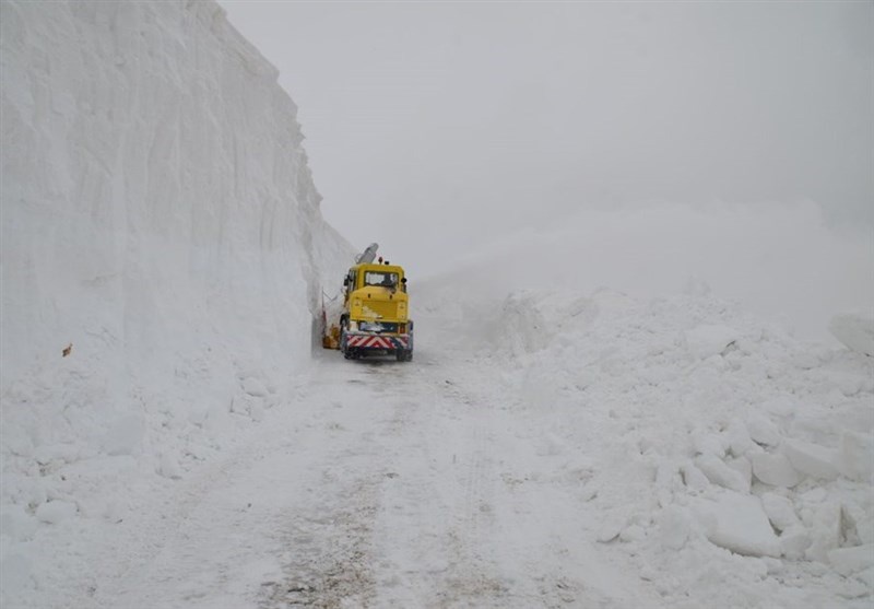 ارتفاع برف در گردنه ژالانه هورامان به ۱۰ متر رسید