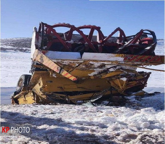 واژگونی دستگاه برف خور در گردنه «قره بلاغ» مهاباد