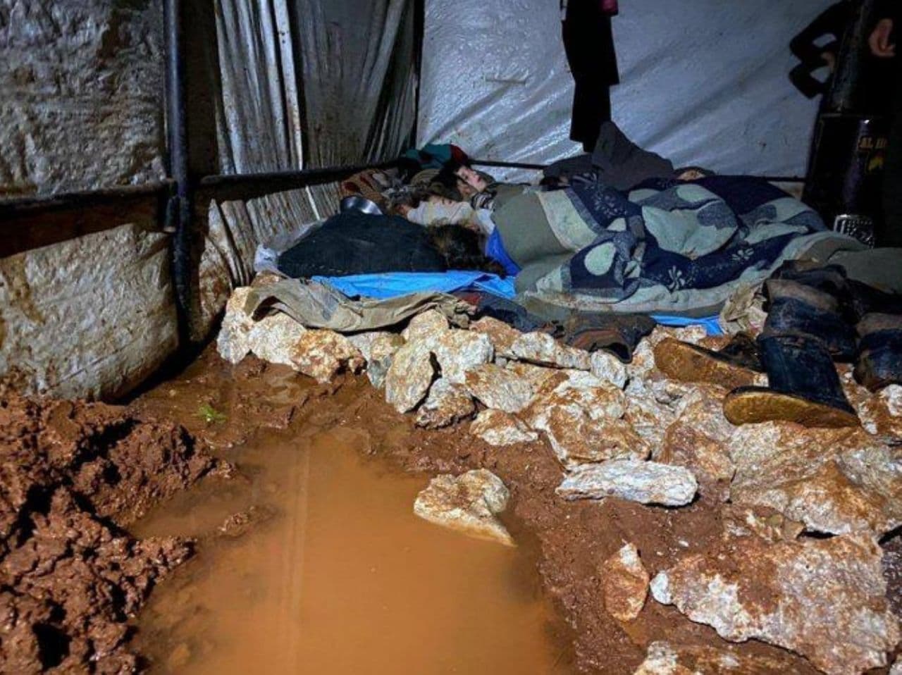 مرگ 15 کودک بر اثر سرما در اردوگاه های آوارگان سوری/ترکیه انکار می کند