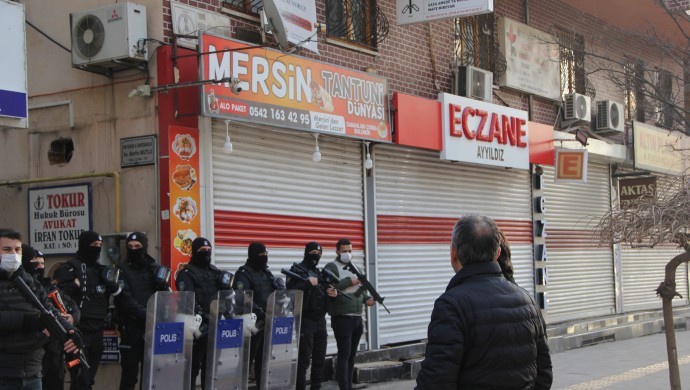 حمله پلیس ترکیه به ساختمان انجمن حقوق بشر دیاربکر