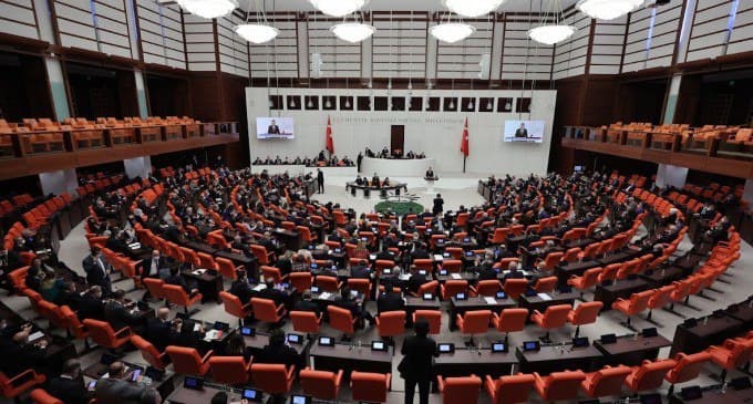 HDP موضوع حمایت ترکیه از داعش را به مجلس ترکیه برد