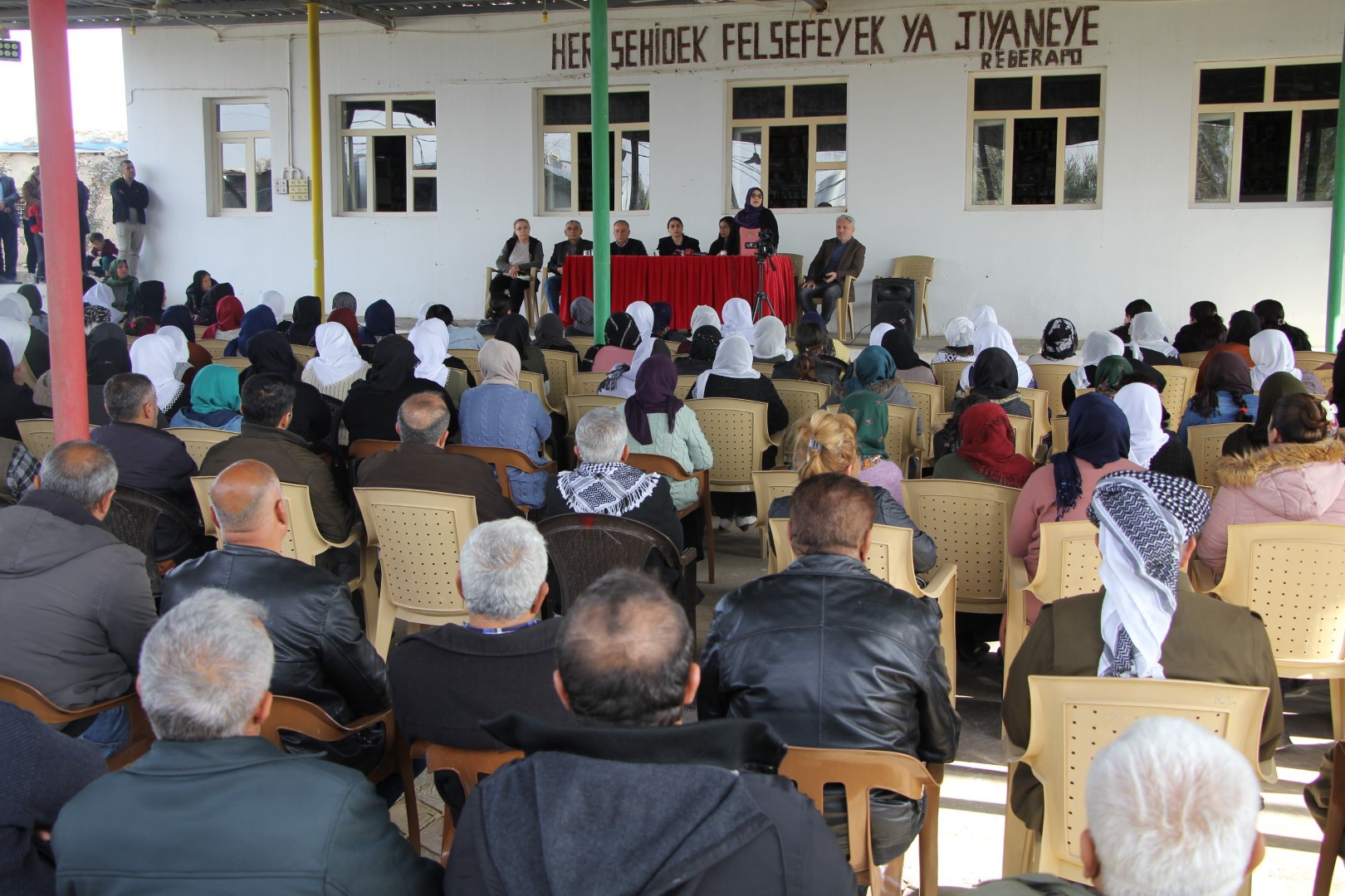 بازدید هیأت نمایندگان HDP از کمپ مخمور