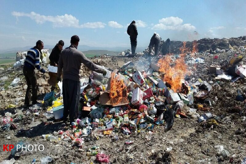 امحای بیش از ٥ تن مواد غذایی فاسد در مهاباد