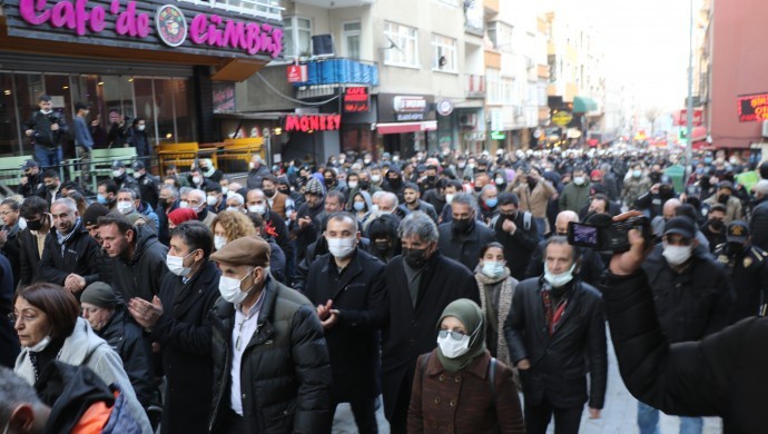 راهپیمایی مردم در اعتراض به تداوم انزوای اجباری اوجالان در استانبول