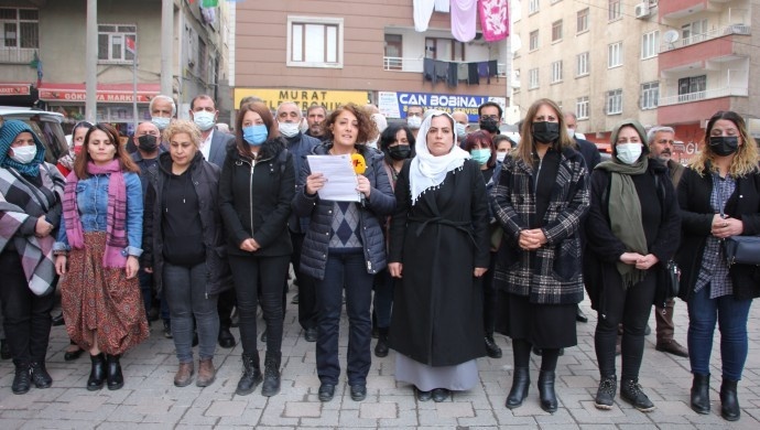 اعتراض گسترده زنان به لغو مصونیت قضائی سمرا گُزل در شهرهای مختلف ترکیه 