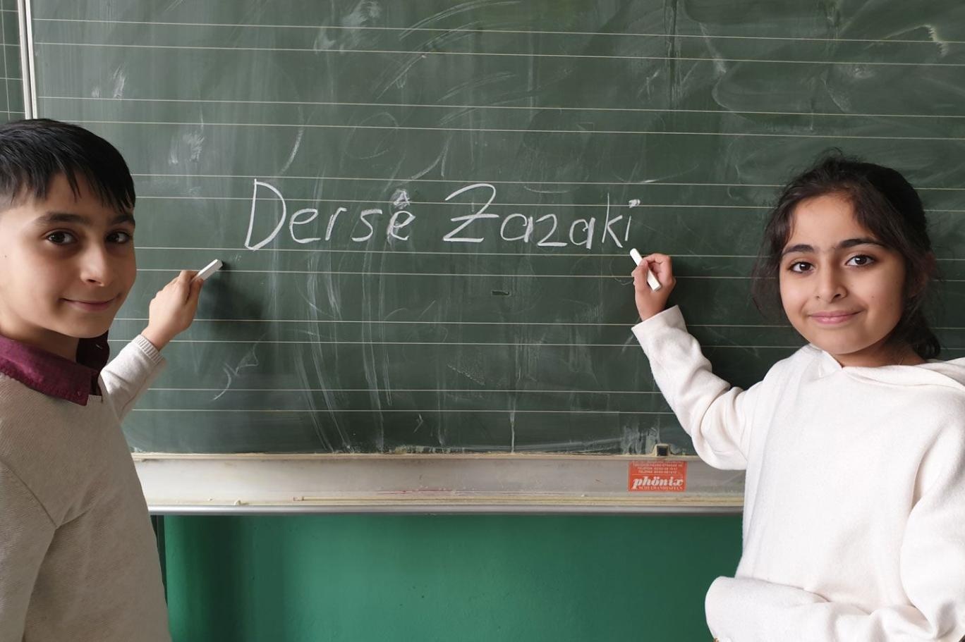 آموزش زبان زازا در انجمن های درسیم برای زنده نگه داشتن این زبان کافی نیست/ممنوعیت آموزش زبان باید برداشته شود