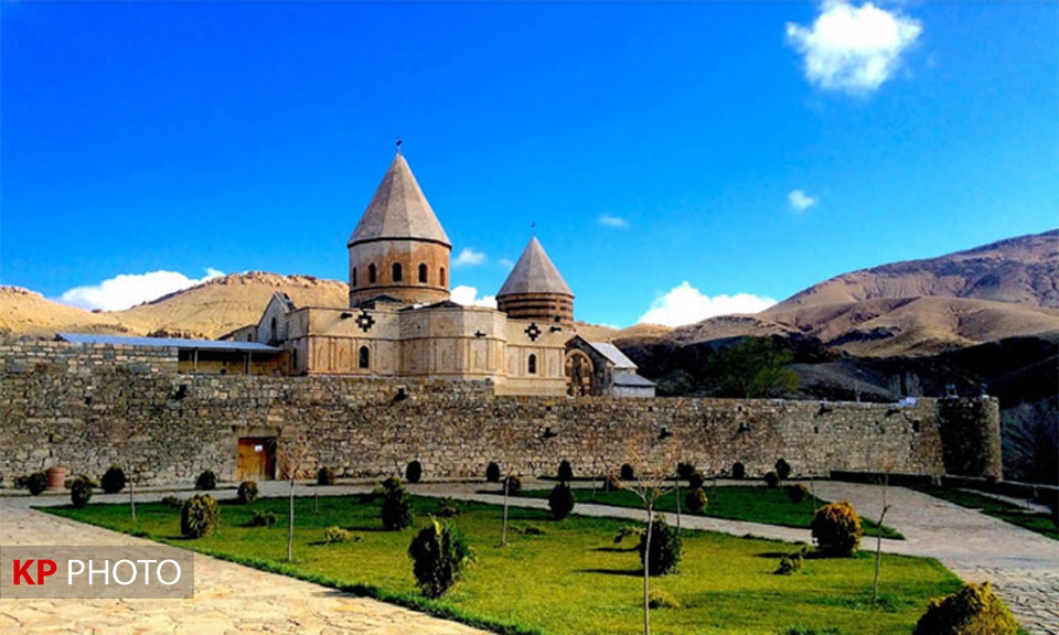 نگاهی به جایگاه تاریخی کلیساهای آذربایجان غربی/ بهروز خان‌محمدی