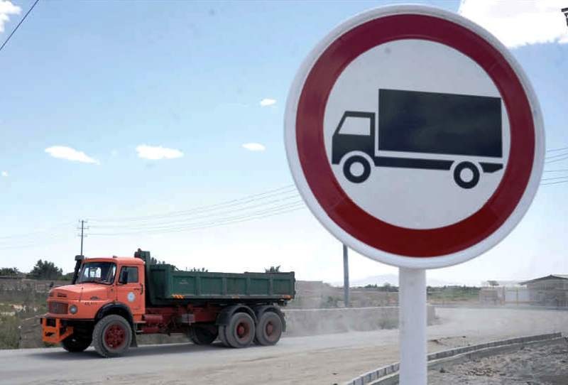 ممنوعیت تردد کامیون ‌ها در جاده‌های ایلام در ۱۳ فروردین