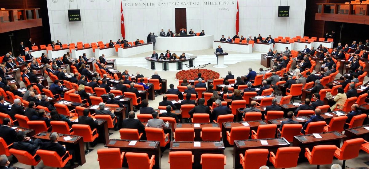 Turkey lowers parliamentary election threshold to 7 percent