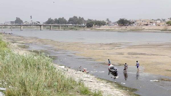 Deputy speaker calls on Iraqi PM to form committee to follow up water issue with neighboring countries