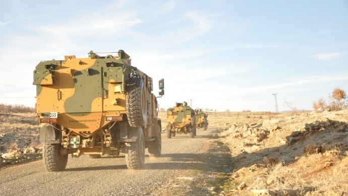 ارسال کاروان های نظامی ترکیه به مرز کردستان عراق ادامه دارد