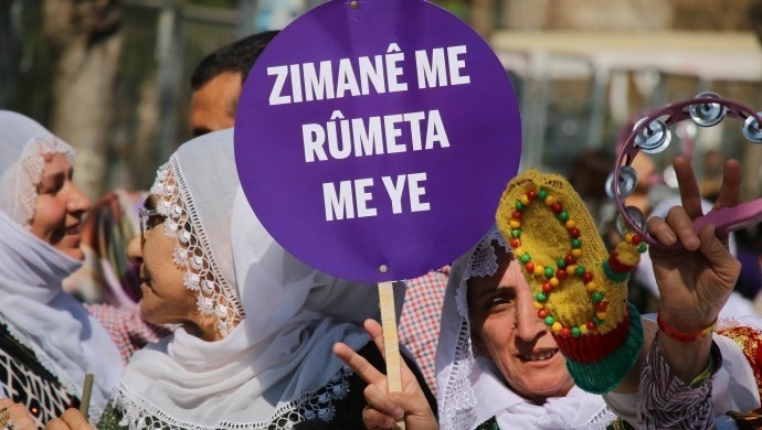 74 درصد از کردهای ترکیه خواهان رسمی شدن زبان کردی هستند