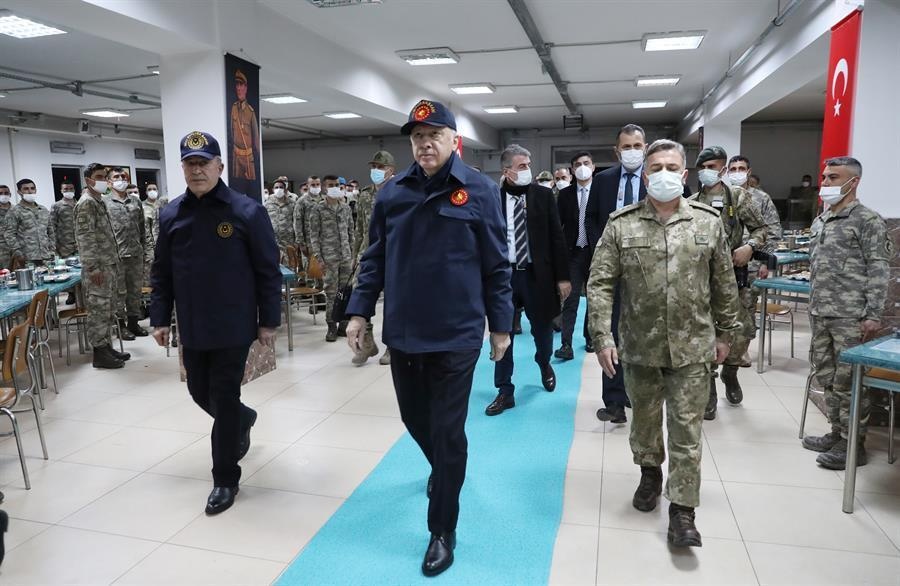 بازدید سرزده اردوغان و فرماندهان ارتش از منطقه مرزی یوکسک اُوا - حکاری