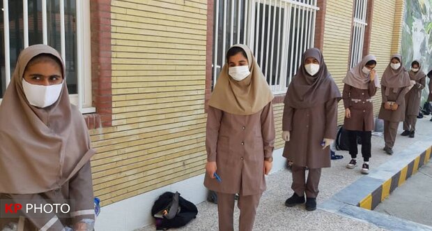 کاهش استقبال از واکسیناسیون در آذربایجان غربی/دانش آموزان ماسک بزنند