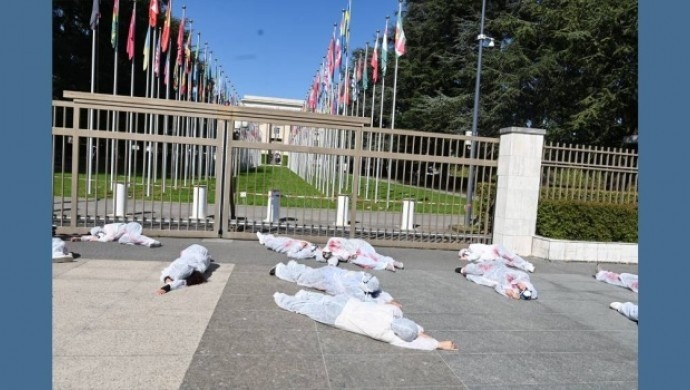 فعالان اجتماعی در واکنش به حملات ترکیه به کردستان عراق در مقابل ساختمان سازمان ملل تجمع کردند