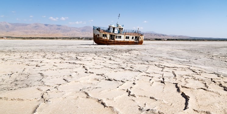سلاجقه: عزم دولت برای احیای دریاچه ارومیه راسخ است/ کمیته حقیقت یاب در مورد تلف شدن توله یوزها تشکیل می شود