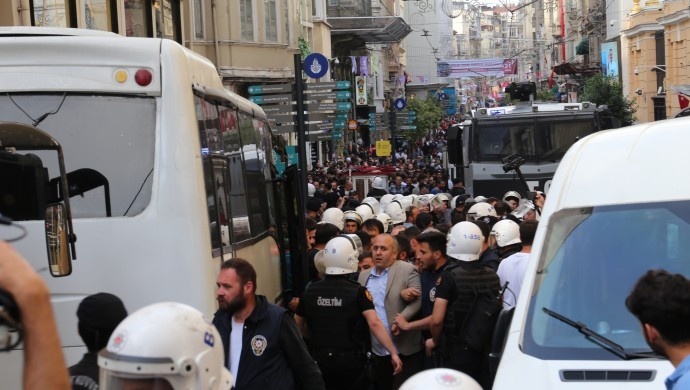 فعالان کرد در اعتراض به جنگ در استانبول راهپیمایی کردند